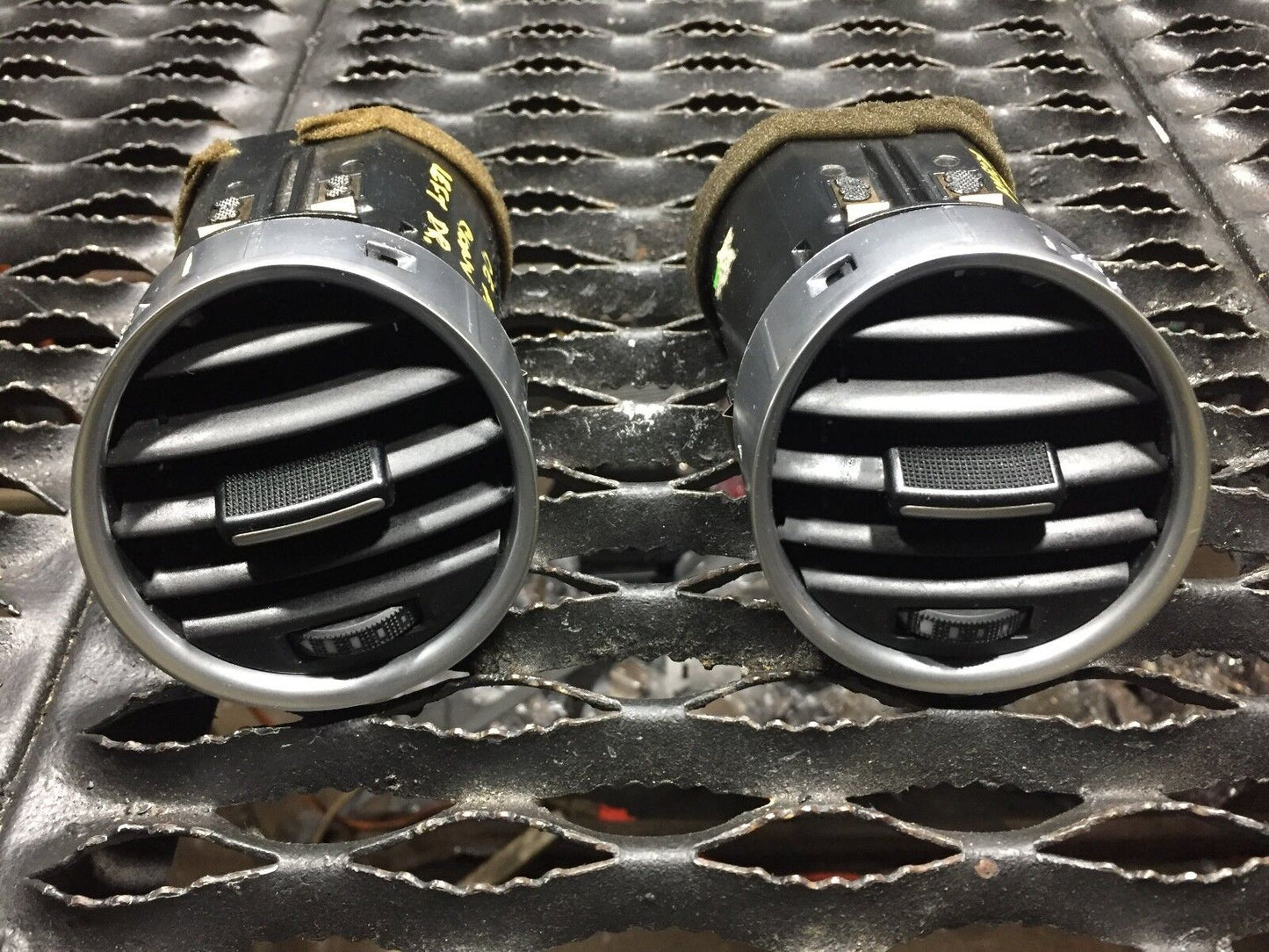 04 05 06 Audi A4 B6 Cabrio Dashboard Vent Left & Right OEM Pair