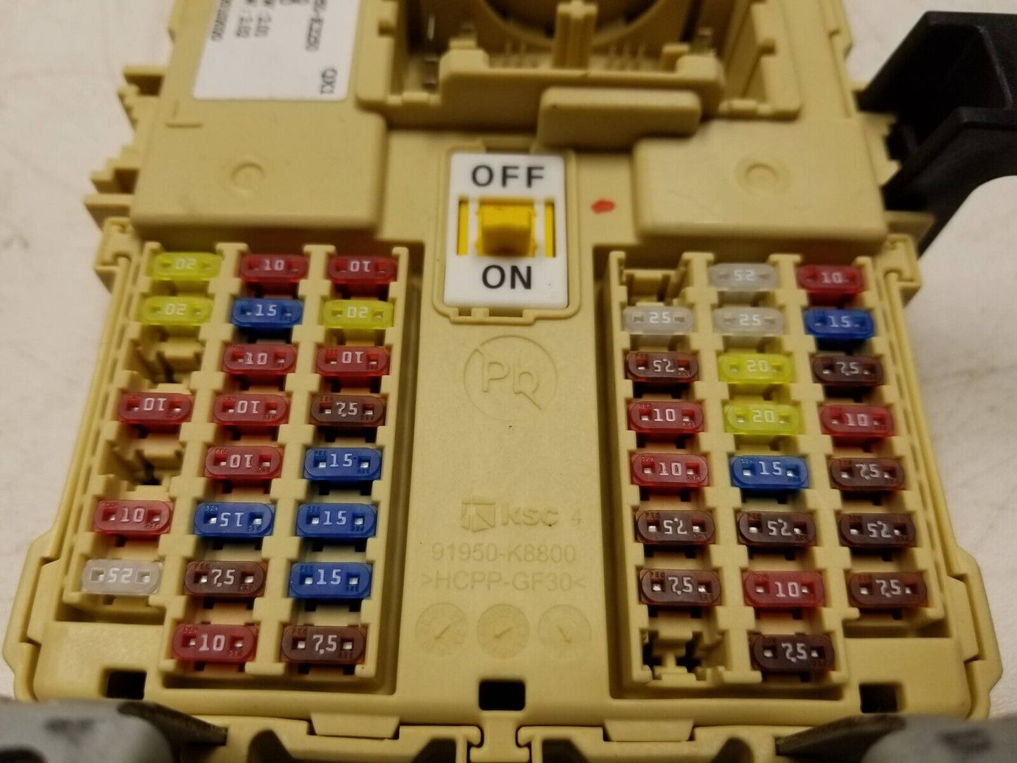 20 21 22 Hyundai Venue Interior Fuse Box 91950-k2250 OEM