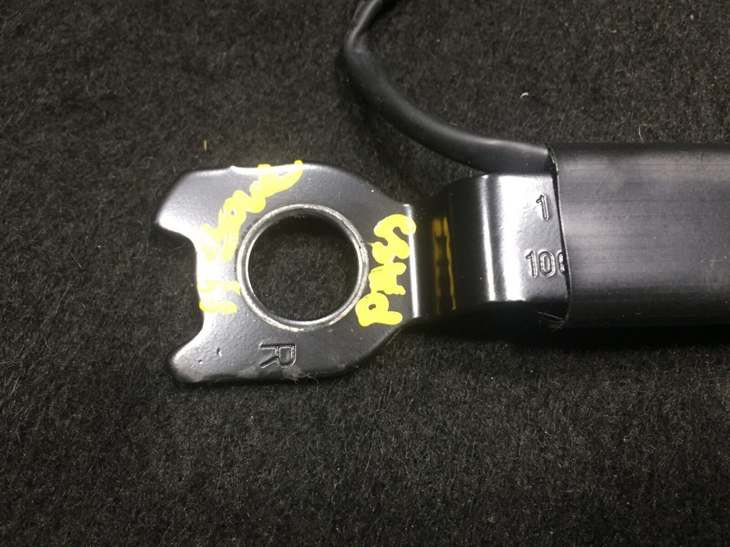 2010 2011 Kia Soul Front Right Passenger Seat Belt Buckle  OEM A1