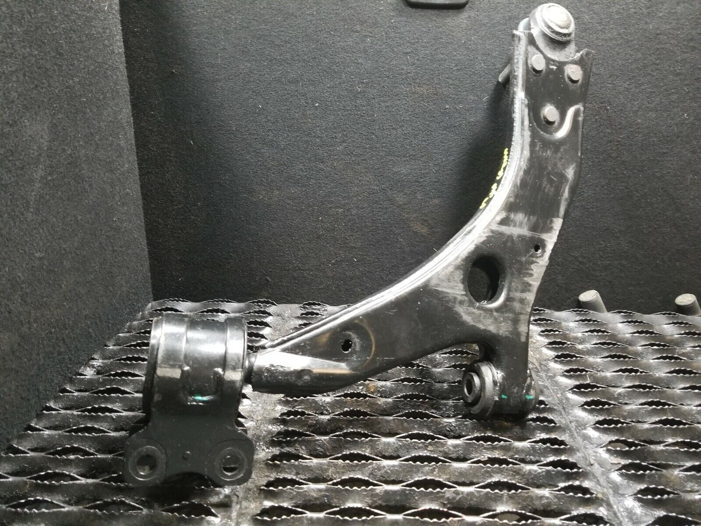 05 06 07 Volvo S40 2.4l Front Lower Control Arm Right Passenger Side OEM