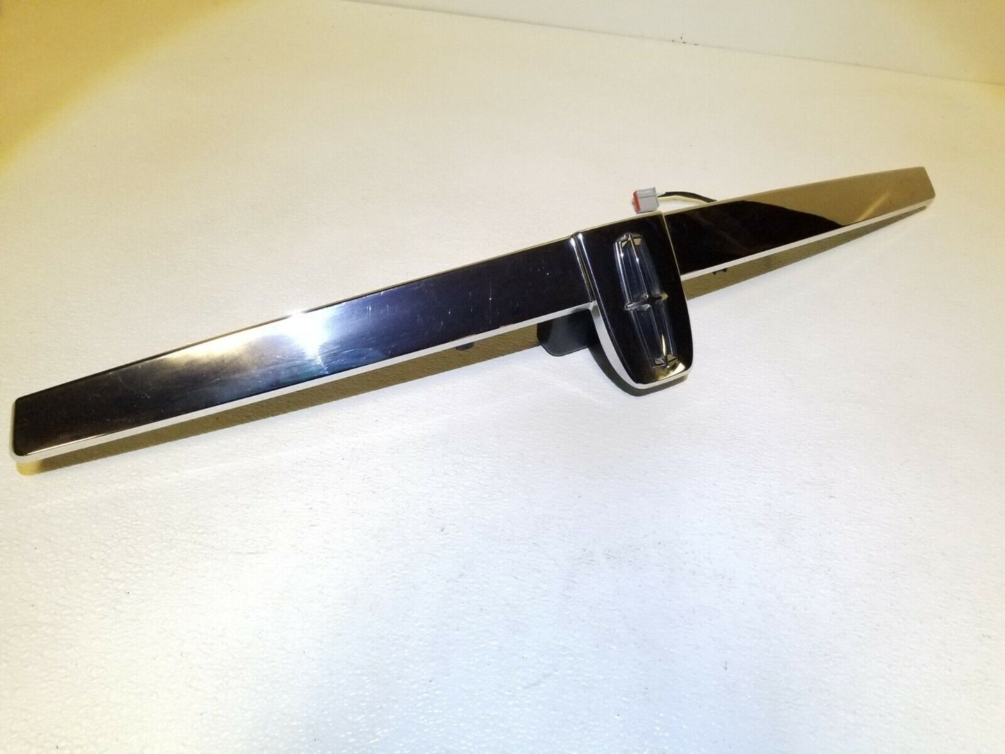 09 10 11 12 Lincoln MKS Trunk Lid Chrome Molding OEM