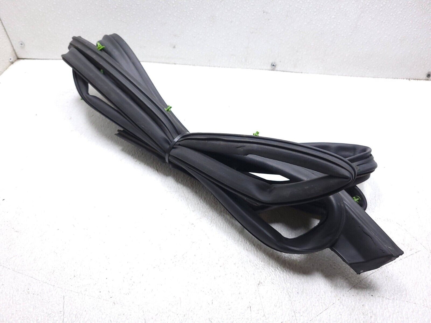 18 19 20 21 22 Honda Odyssey Door Weatherstrip Seal Front Right Pass Side OEM