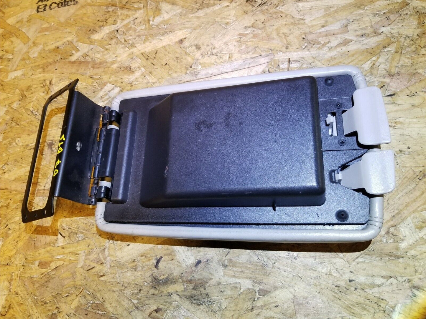 06 07 08 09 10 11 Cadillac DTS Armrest Lid OEM