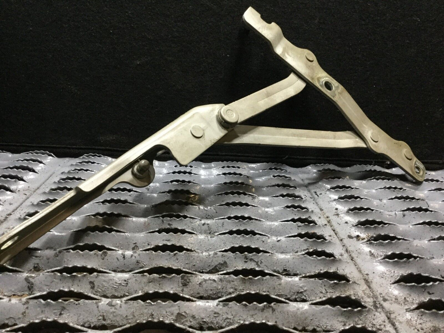 06 07 08 09 10 Hyundai Sonata Rear Trunk Lid Left & Right Hinge Hinges 2pcs OEM