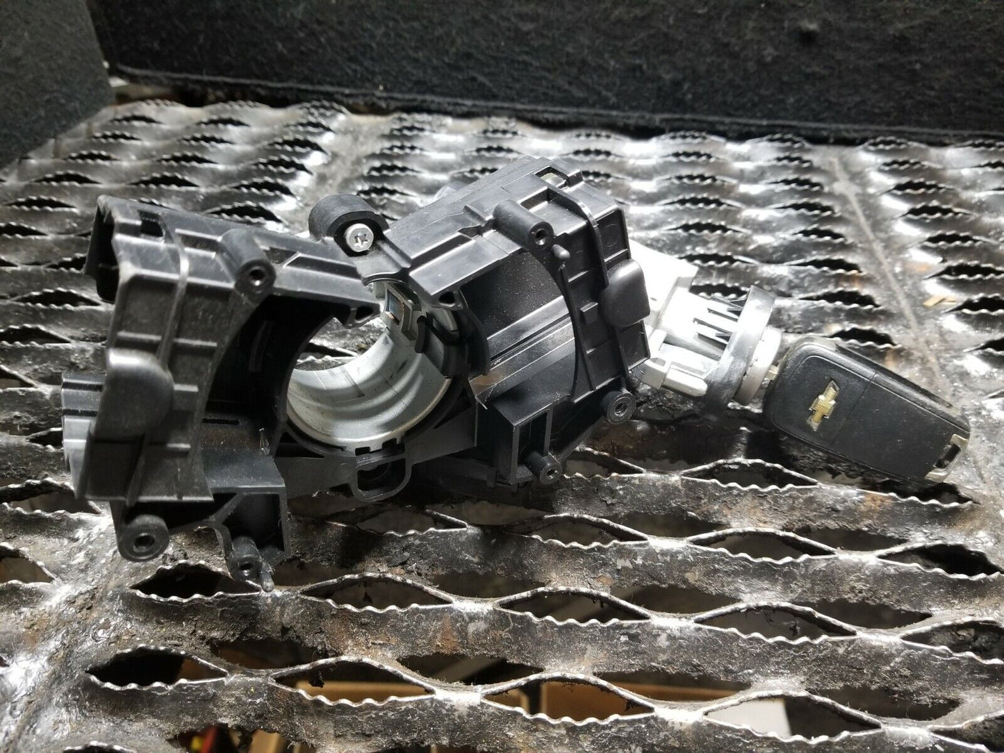 15 16 17 Chevrolet Equinox Steering Column Ignition Switch W/ Key OEM 24k