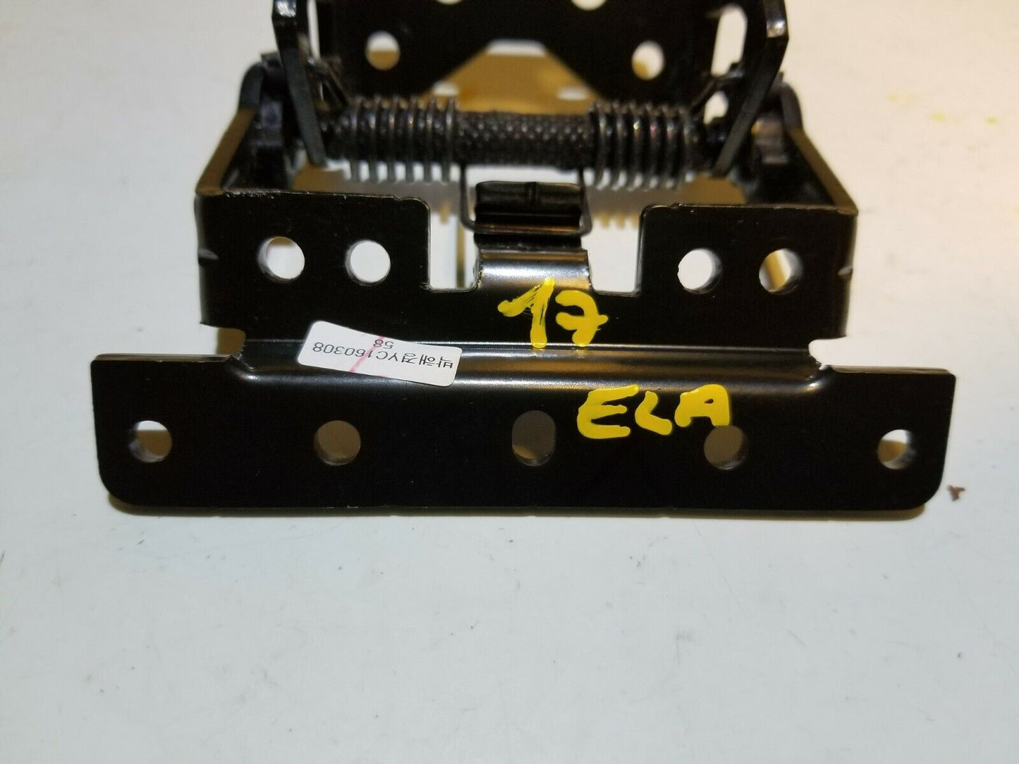 17 18 Hyundai Elantra Sedan Center Console Armrest Bracket Hinge OEM