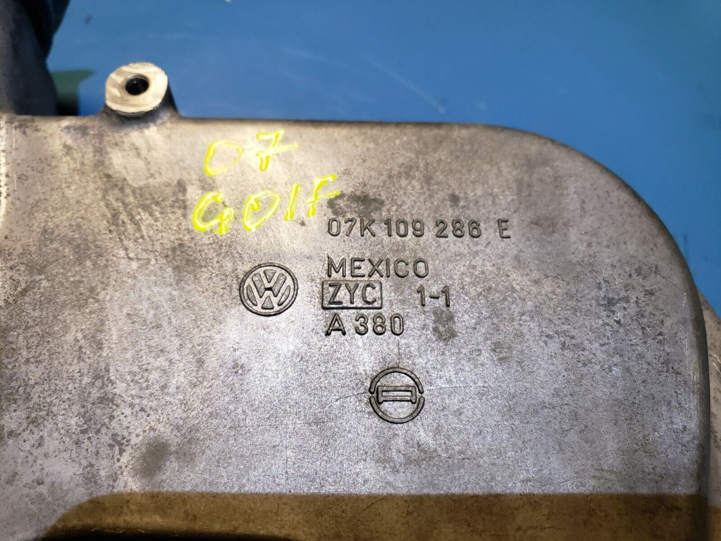 06 07 08 09 Volkswagen Golf Rabbit 2.5l Front Engine Upper Timing Cover OEM