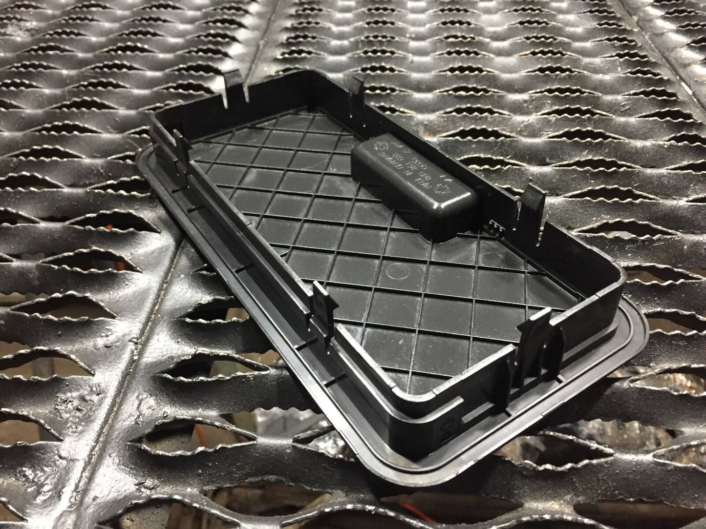 04 05 06 Audi A4 B6 Convertible Trunk Cover Door OEM