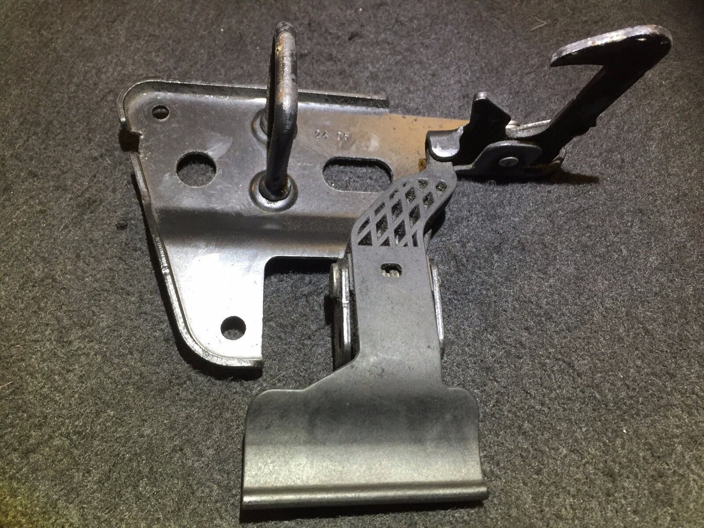 05 06 07 08 Audi A6 C6 Hood Safety Catch Lock 4f0823480a OEM