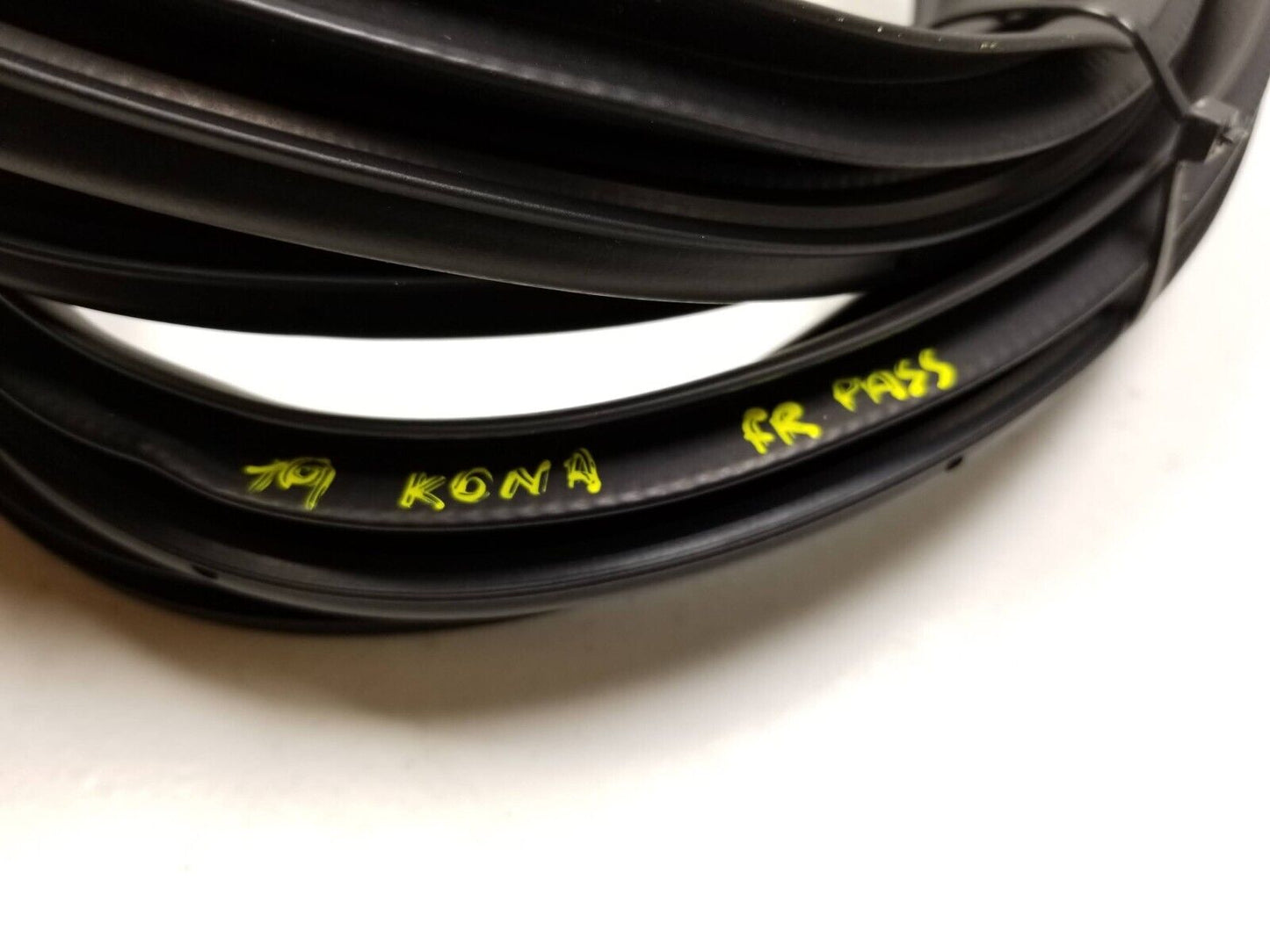 18-21 Hyundai Kona Door Weatherstrip Seal Front Right Pass Side OEM 29k Miles