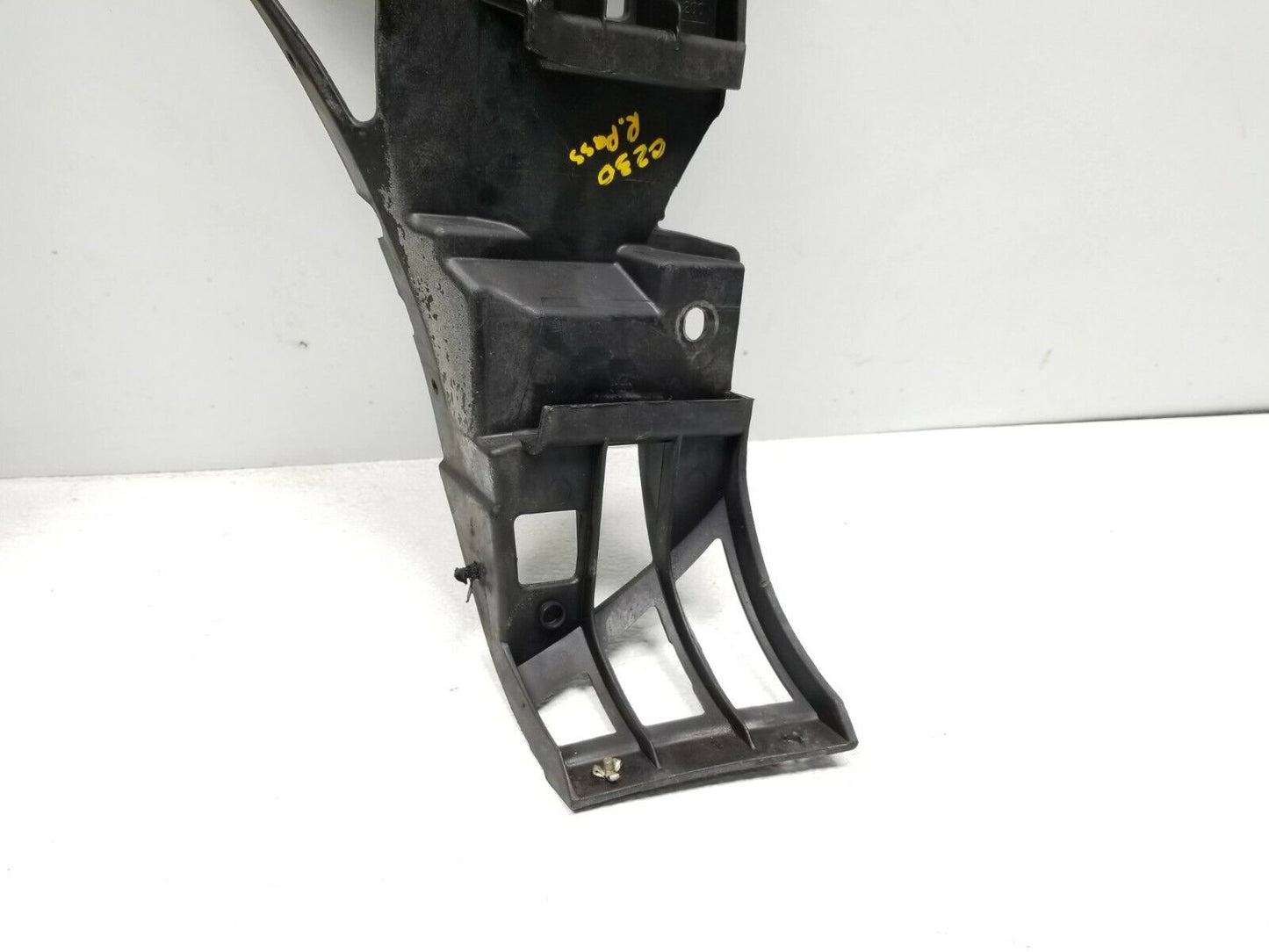 02 03 04 05 06 Mercedes Benz W203 C230 Coupe Rear Bumper Guide Bracket 2pcs OEM