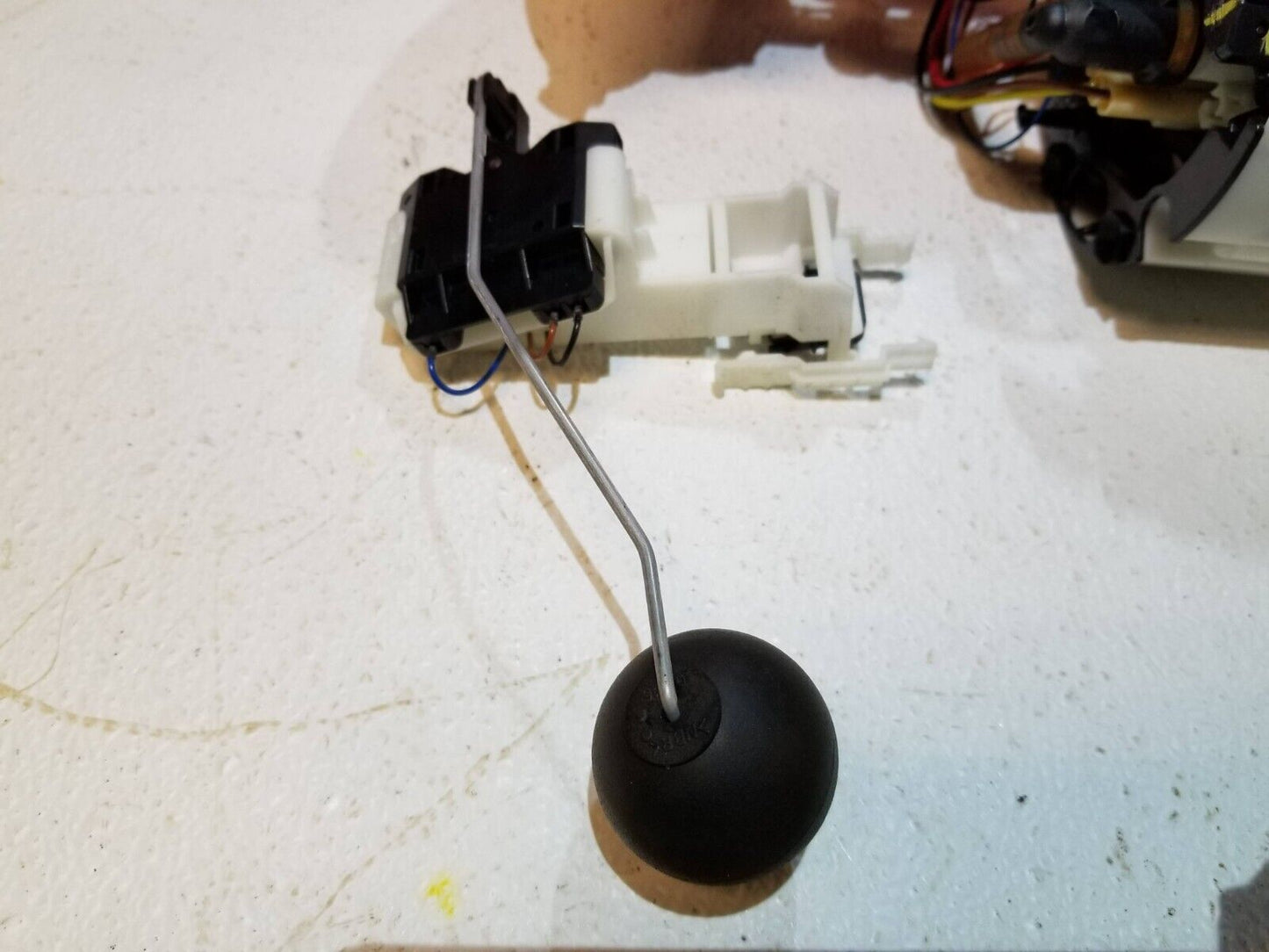 12 13 14 15 Audi A6 3.0t Fuel Gas Pump W/ Sending Level Sensor Assy OEM