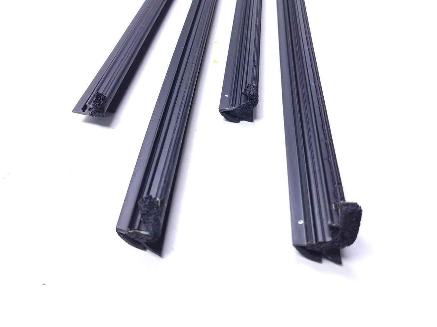 20 21 22 Hyundai Venue Door Window Weatherstrip Belt Seal 4pcs OEM