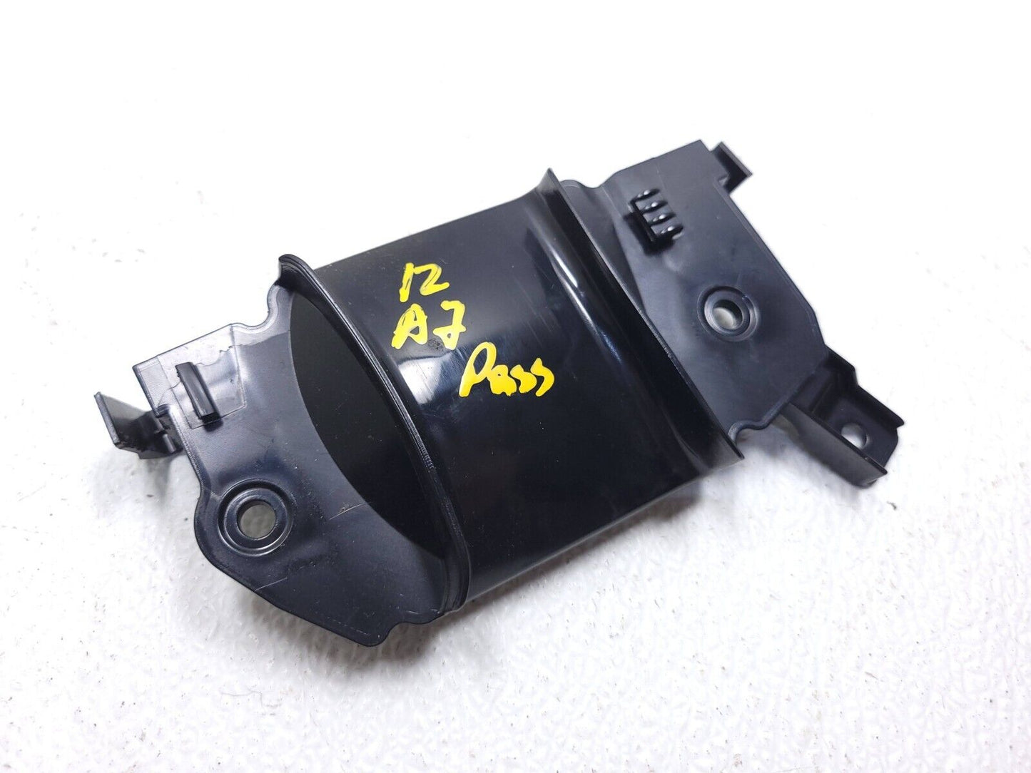 12 13 14 15 16 17 Audi A7 Seat Belt Guide Front Right Passenger OEM