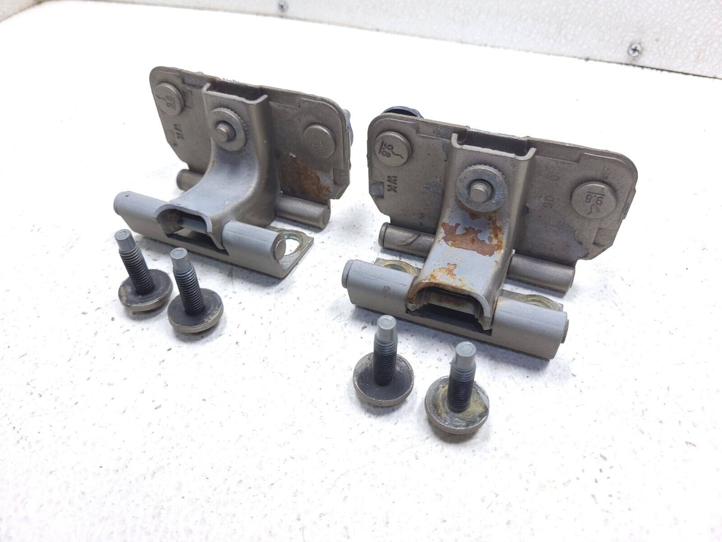 2006 - 2010 Jeep Grand Cherokee Trunk Lid Hatch Hinge Pair OEM