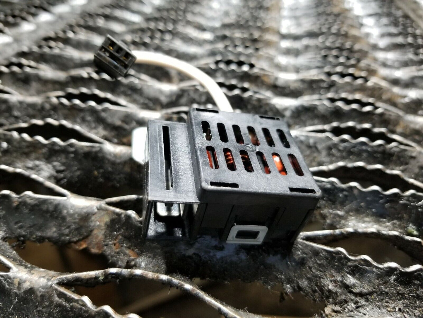 16 17 18 Nissan Sentra Rear Back Window Glass Defrost Relay OEM 40k