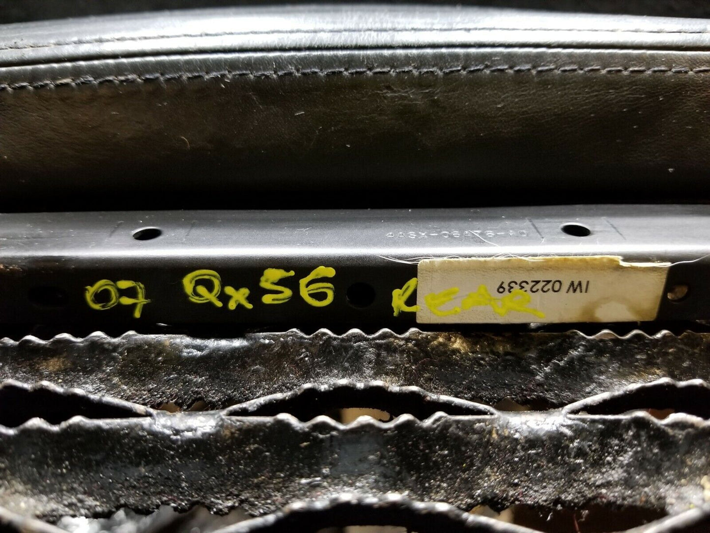 04 05 06 07 Infiniti QX56 Rear 2nd Row Armrest Arm Rest Lid OEM