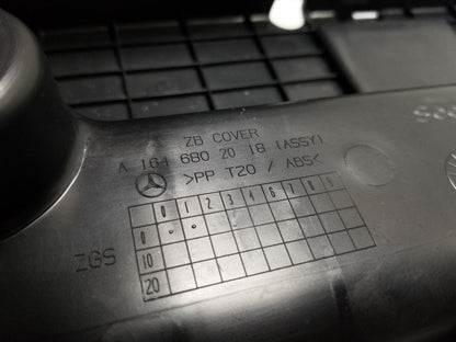 06 07 08 09 10 11 Mercedes Ml500 Front Floor Cover Trim Right Passenger Side OEM