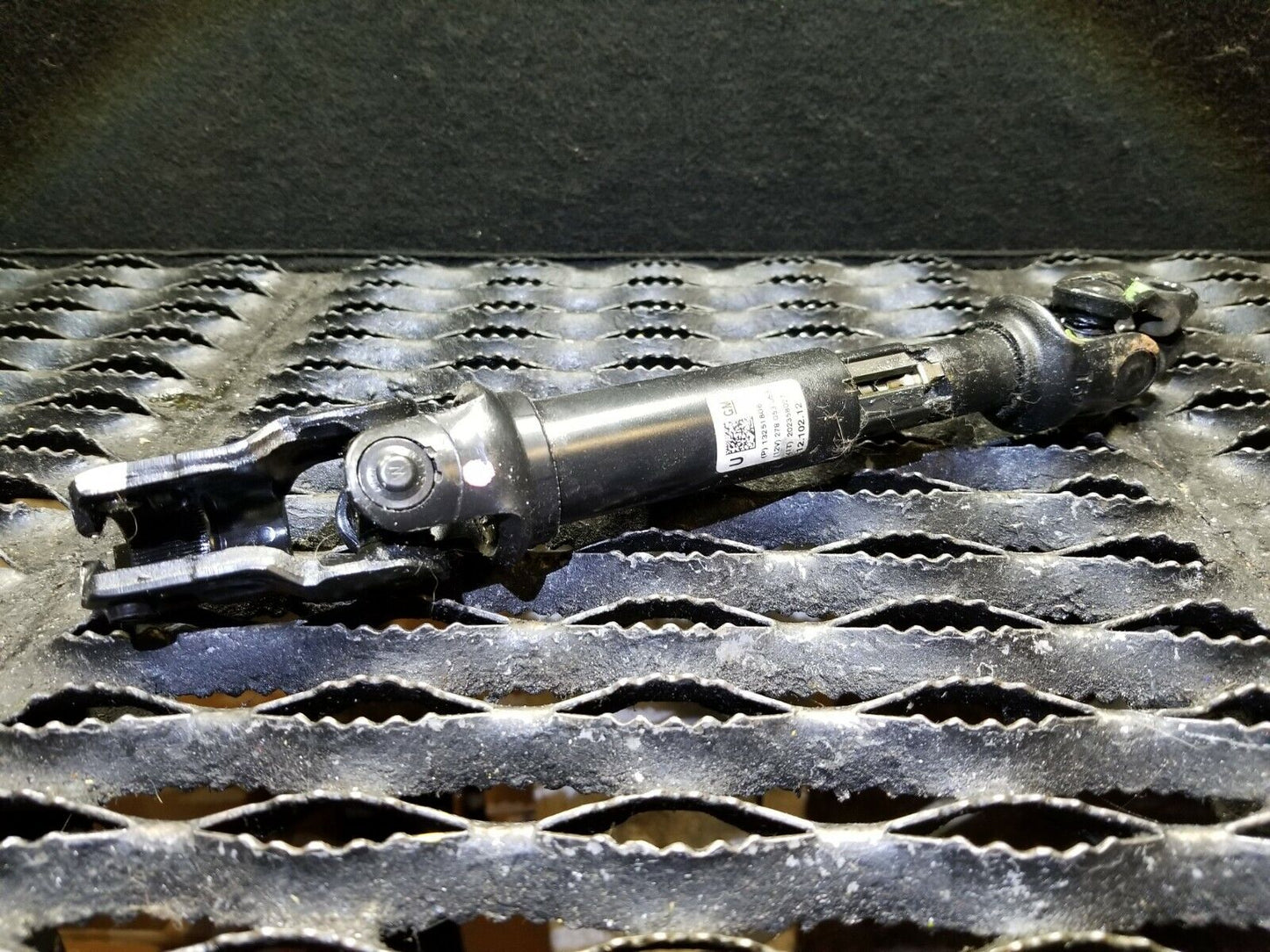 11 12 13 14 15 Chevrolet Cruze Steering Column Joint Shaft U Joint 13251806  OEM