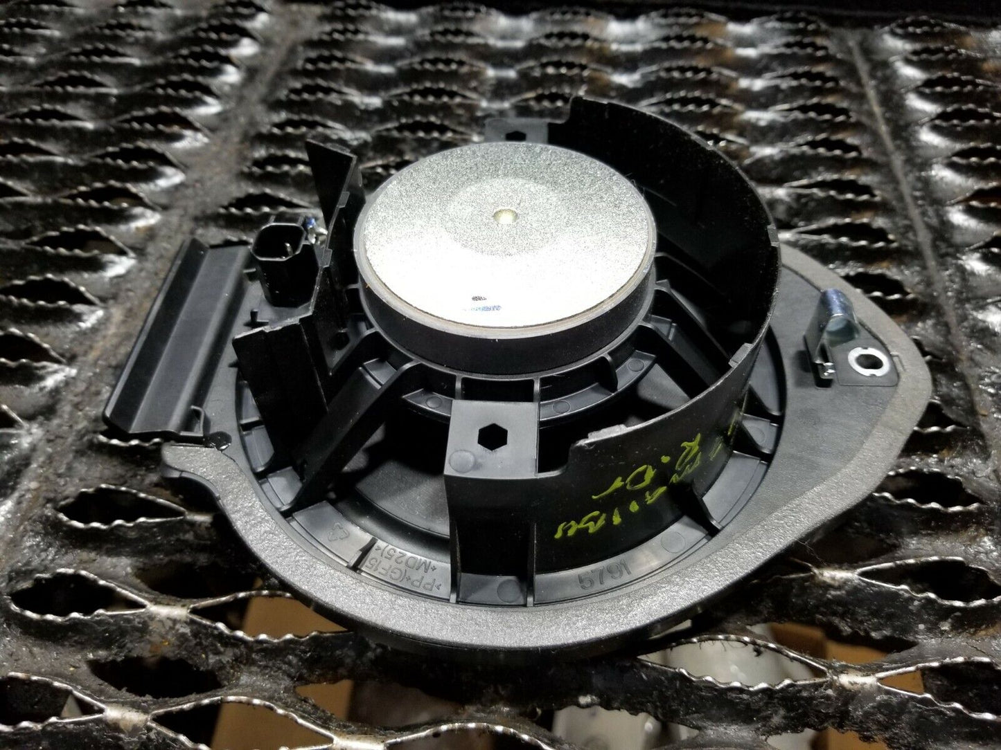 16 17 18 19 Chevrolet Malibu Rear Driver Door Speaker OEM 3k