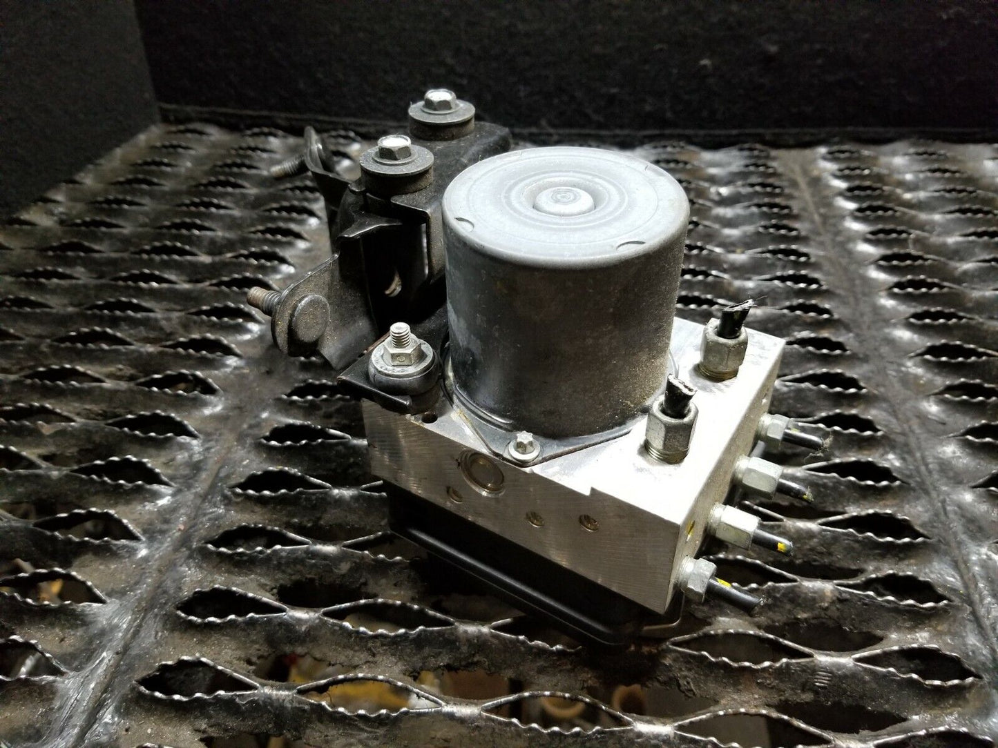 10 11 12 13 Infiniti G37 Coupe ABS Anti Lock Brake Pump OEM 99k