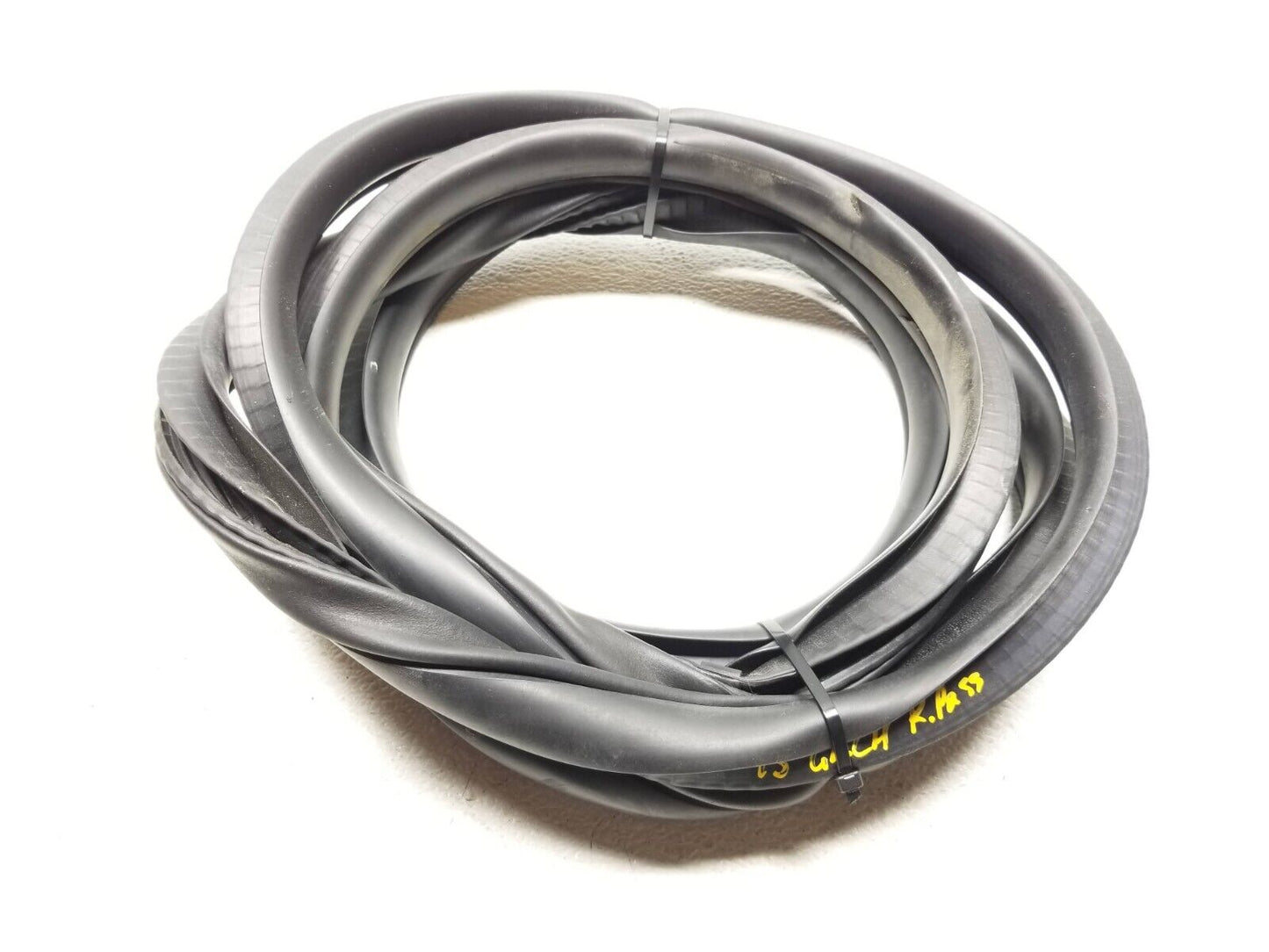 14 15 16 17 Jeep Grand Cherokee Rear Right Pass Side Door Weather Strip Seal OEM