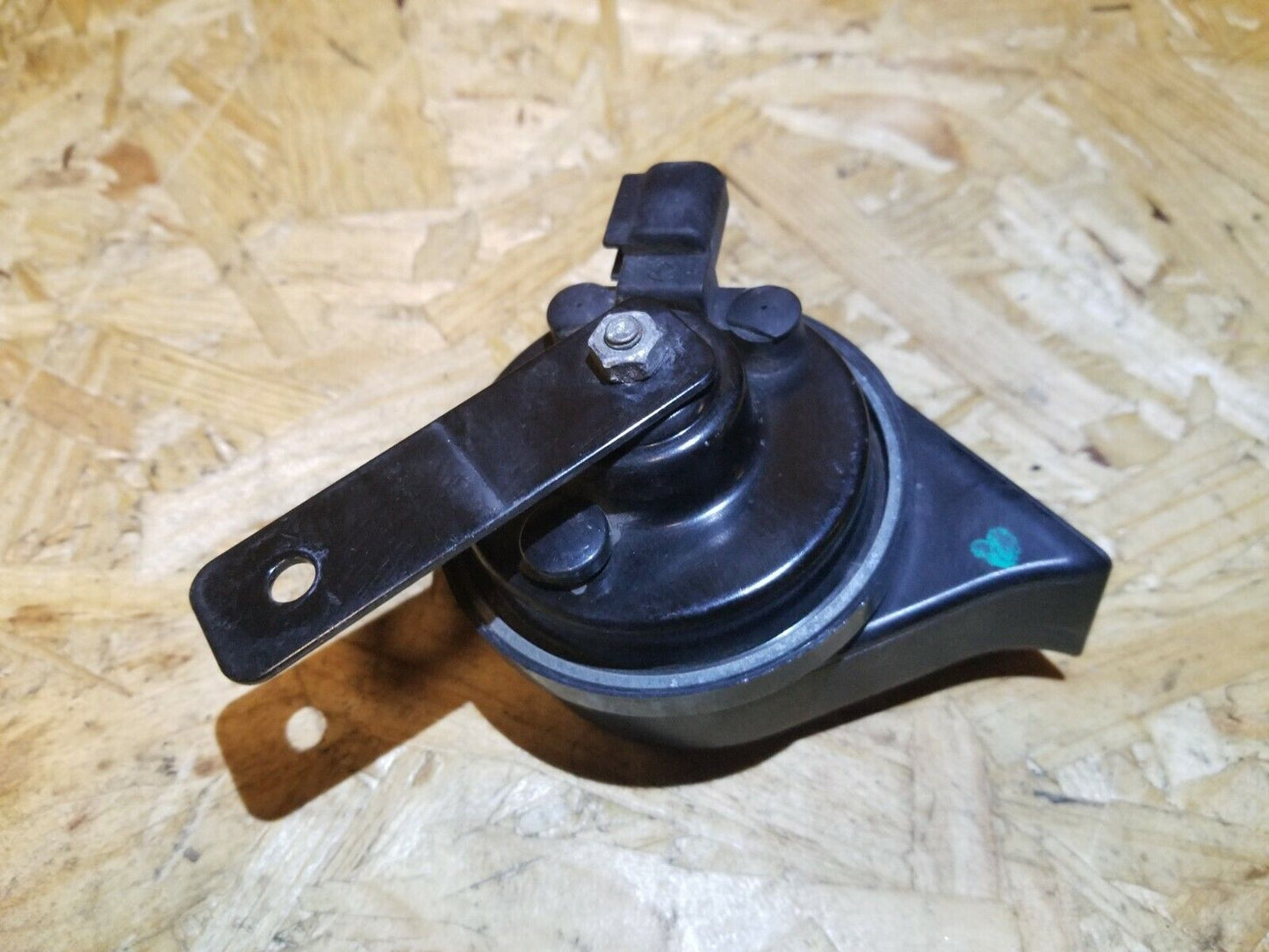 15 16 17 Chevrolet Equinox Horn Signal OEM 24k