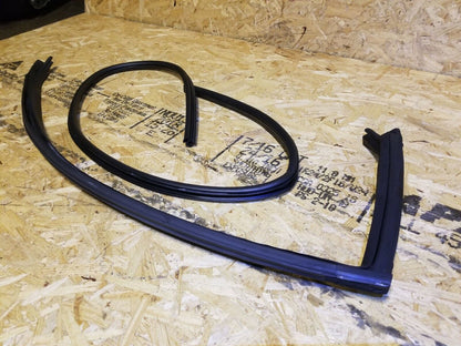 16 17 Dodge Challenger SRT Right Passenger Door Weather Strip Seal OEM 12k Miles