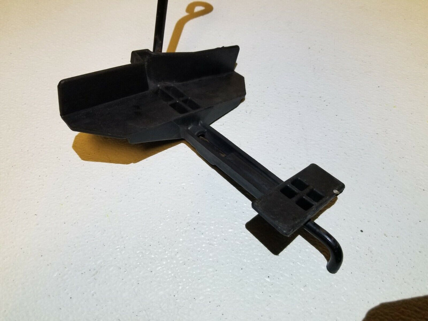 07 08 09 10 Chrysler Sebring Battery Hold Down Retainer OEM