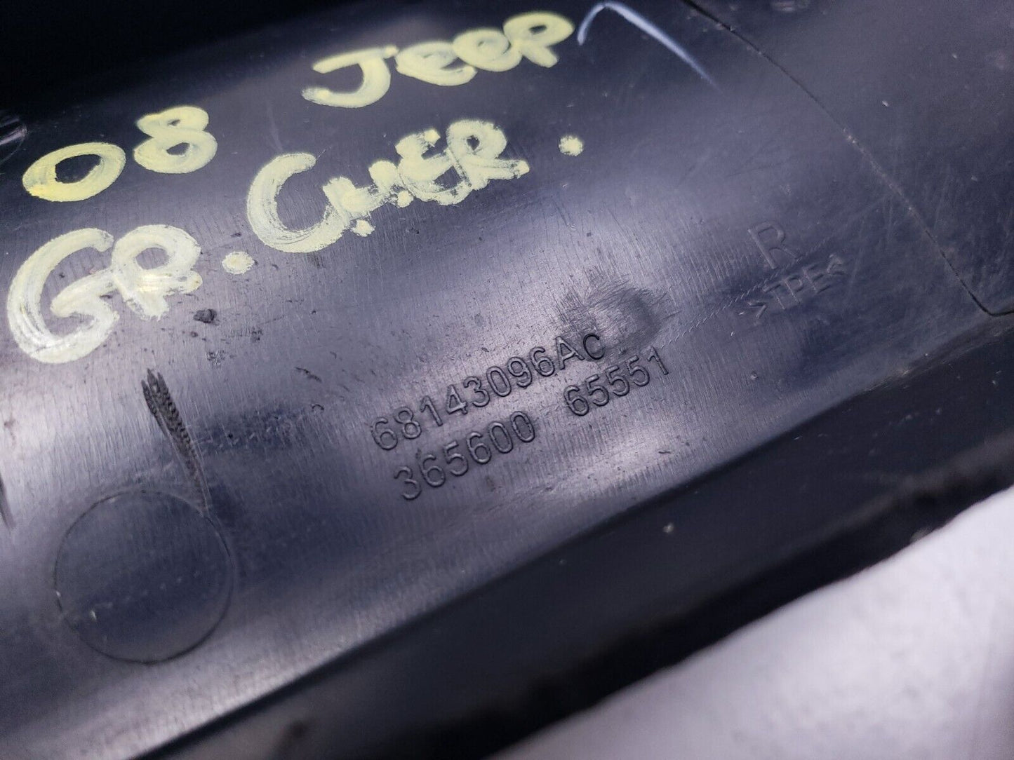 2006 - 2010 Jeep Grand Cherokee Front Bumper Filler Left & Right Set OEM