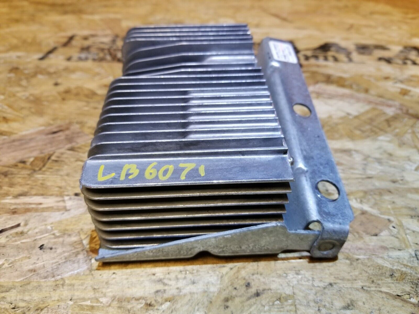 09 10 2009 2010 GMC Acadia Power Inverter Control Module OEM #15