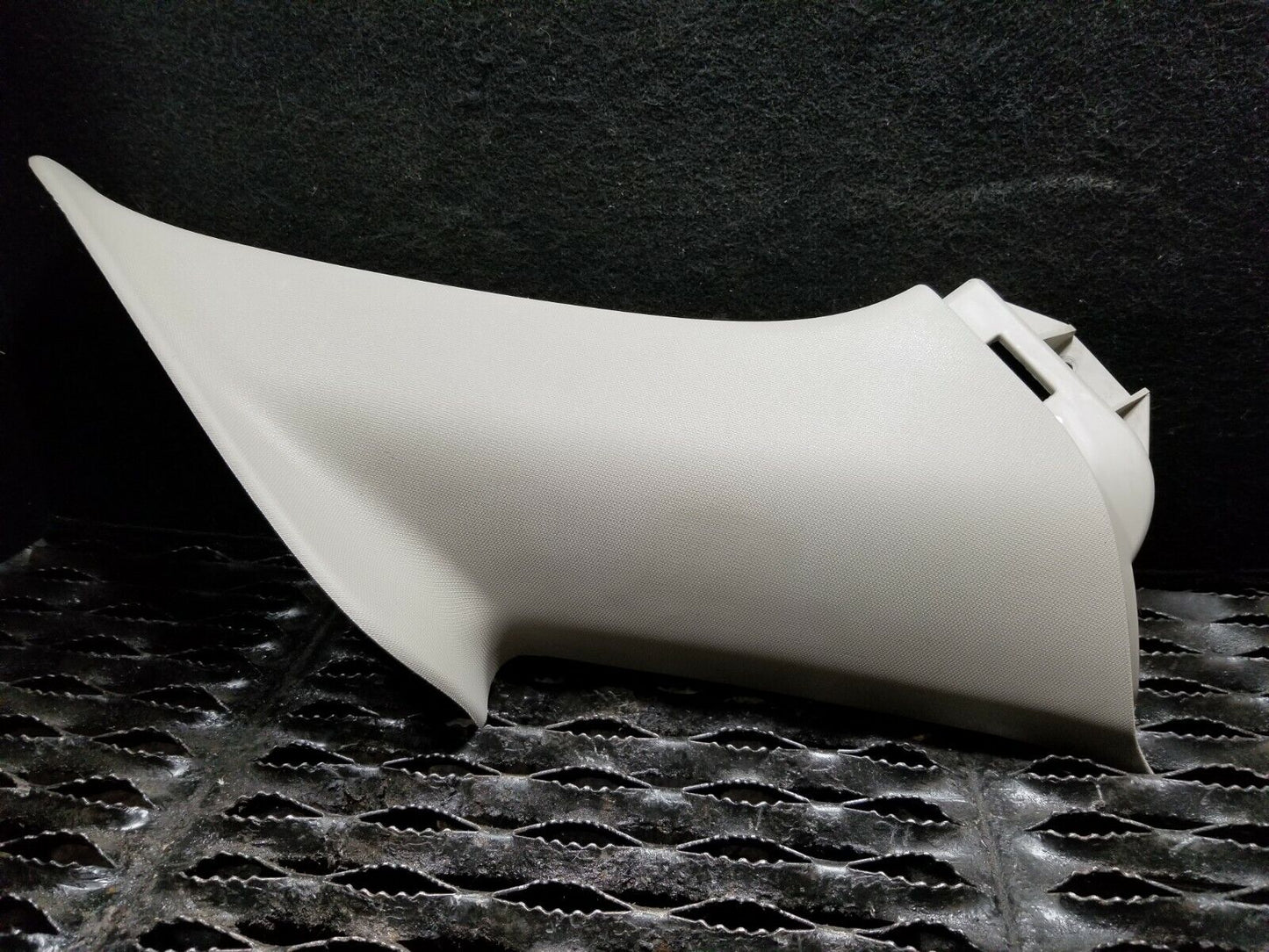 05 06 07 Dodge Magnum Rear Left Driver Side C Pillar Upper Trim Cover OEM