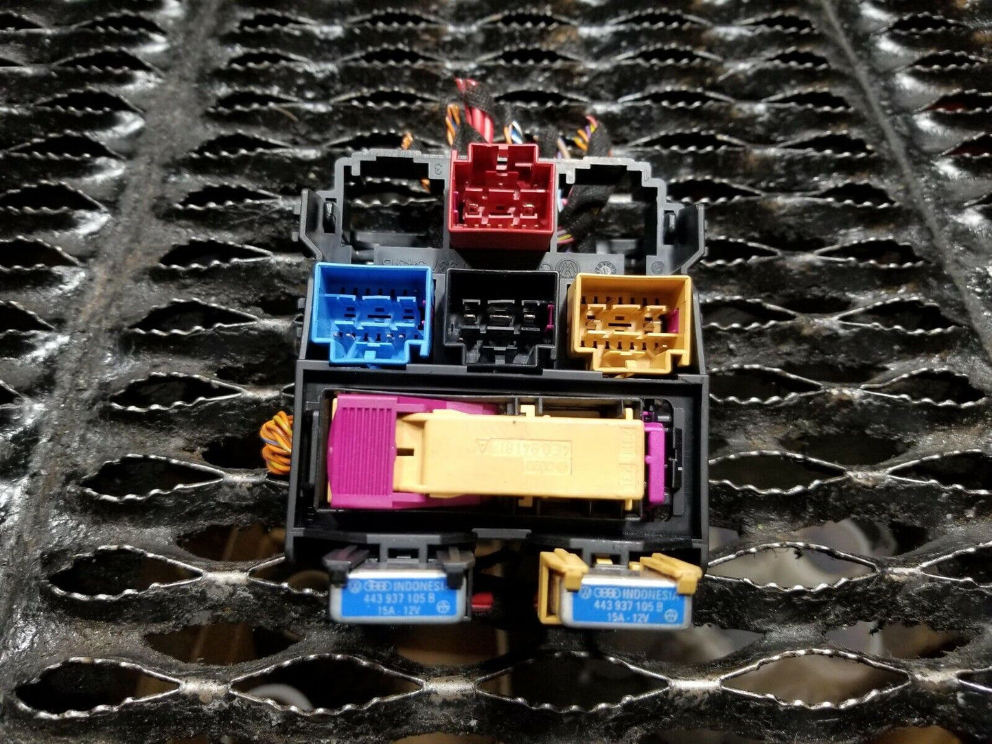 2013 2014 2015 2016 Audi A4 Fuse Relay Box OEM