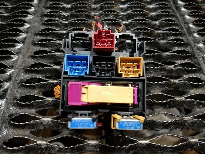 2013 2014 2015 2016 Audi A4 Fuse Relay Box OEM