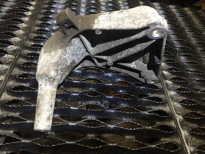 04 05 06 07 Audi A8 D3 4.2l Right Pass Engine Motor Mount Bracket OEM