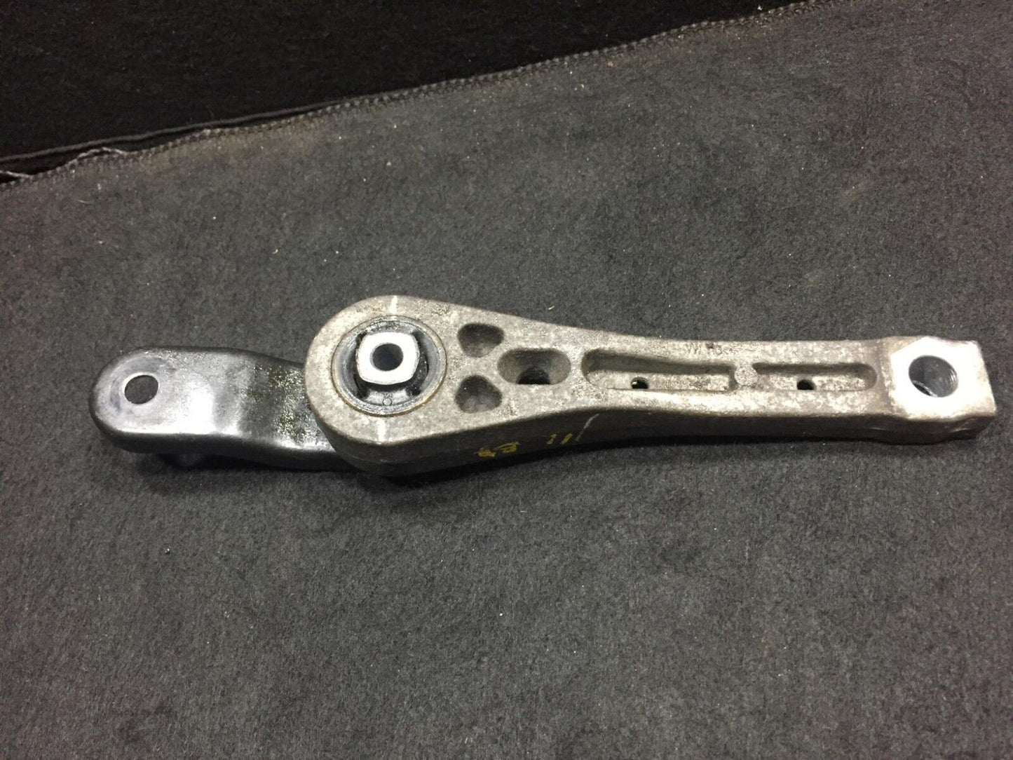 12 13 14 15 VW Passat B7 2.5l Engine Mount Bracket Support OEM
