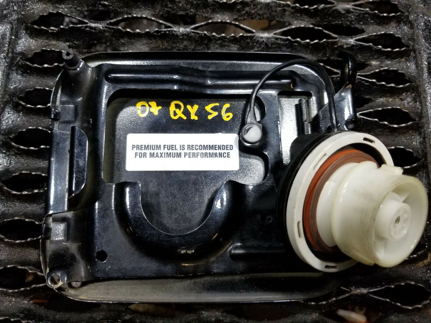 04 05 06 07 Infiniti QX56 Fuel Tank Door Lid W/ Gas Cap OEM