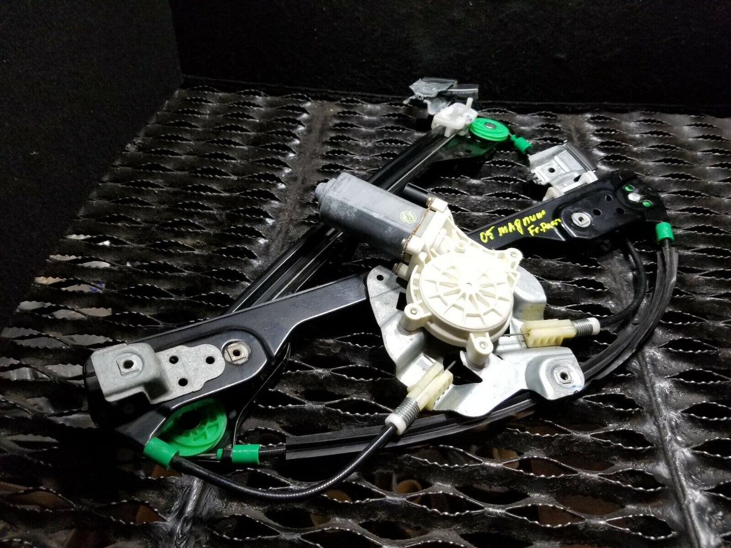 05 06 07 Dodge Magnum Front Right Passenger Door Window Regulator & Motor OEM