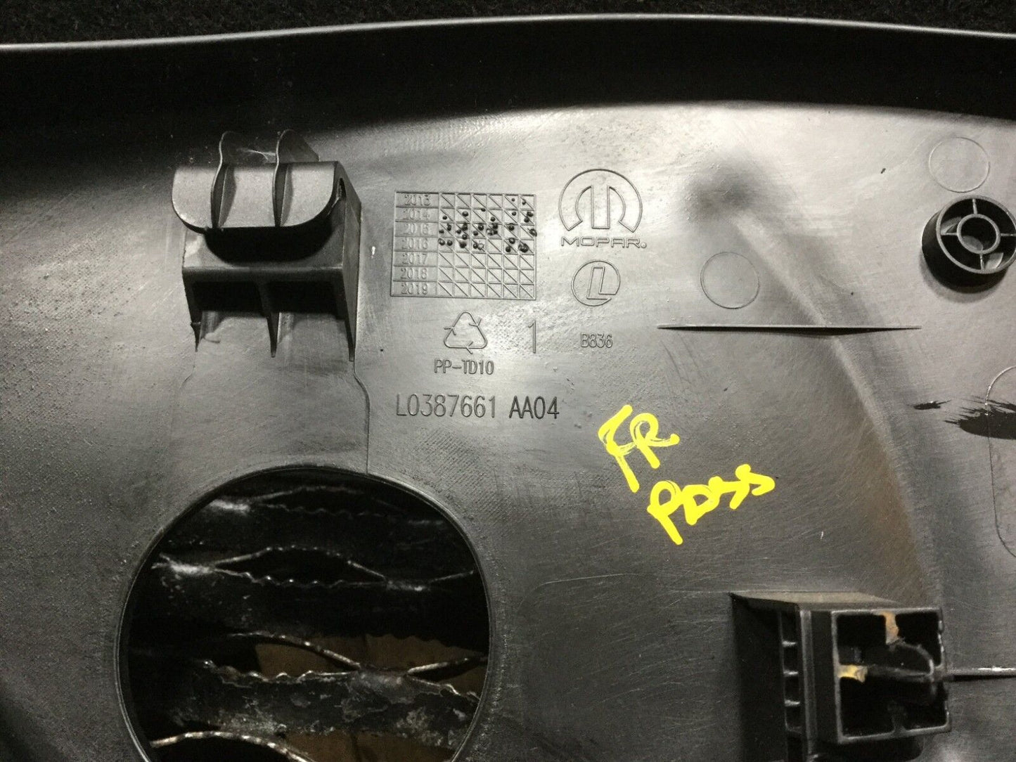 15 16 17 Jeep Renegade Right Passenger Seat Side Trim Bezel Cover OEM 7k Miles