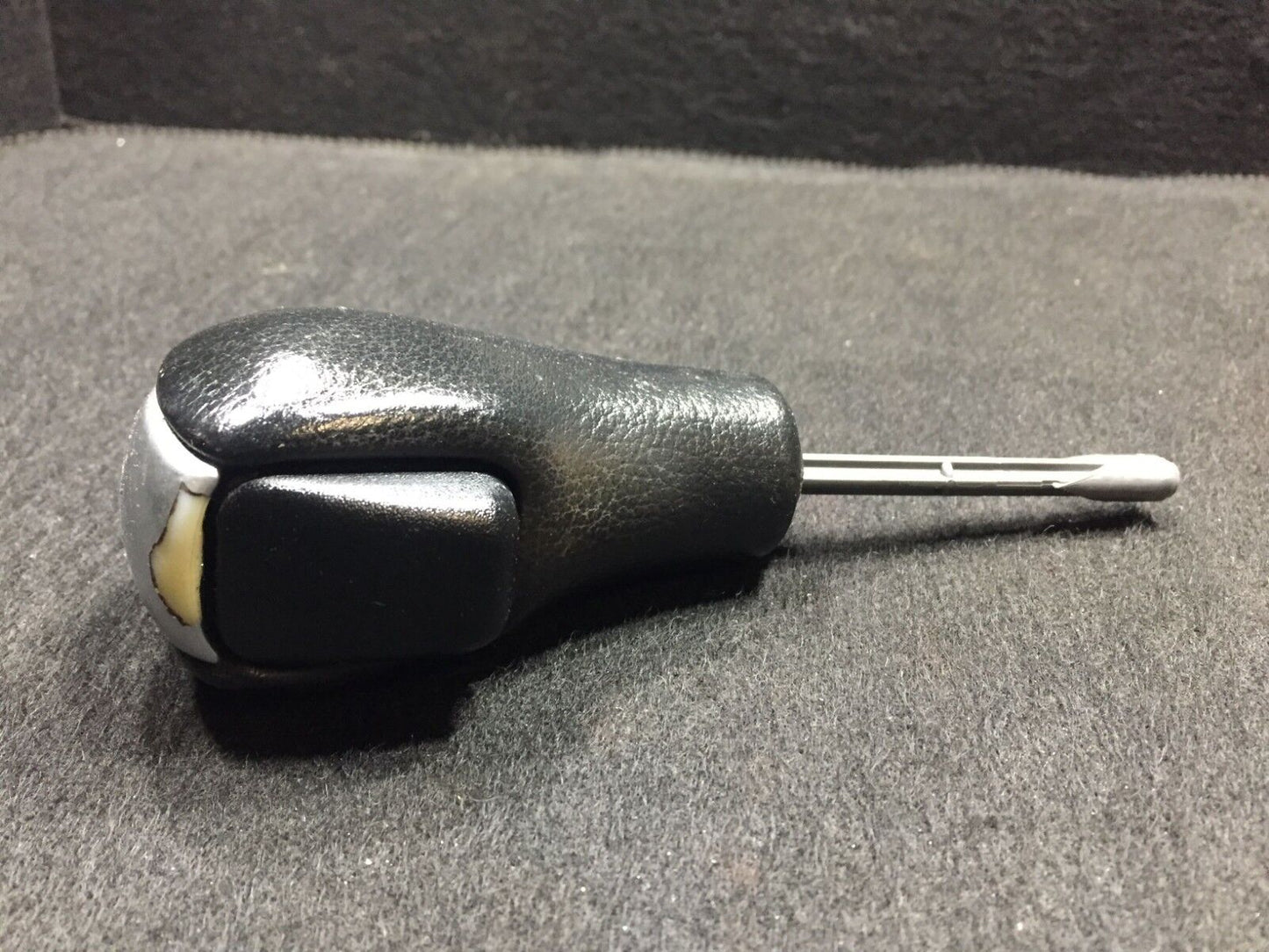 04 05 06  BMW X3 E83 Automatic Shift Shifter Knob  OEM D34