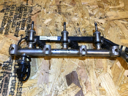 13 14 15 GMC Acadia Fuel Rail W/ Injectors Left Driver Side 12632257 OEM