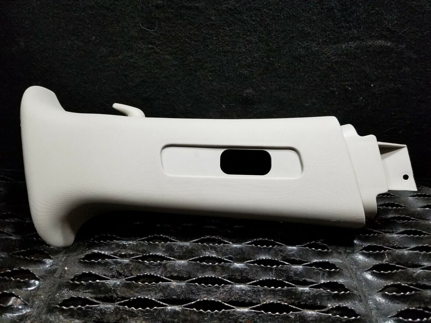 05 06 07 Dodge Magnum Right Passenger Side B Pillar Upper Trim Cover OEM