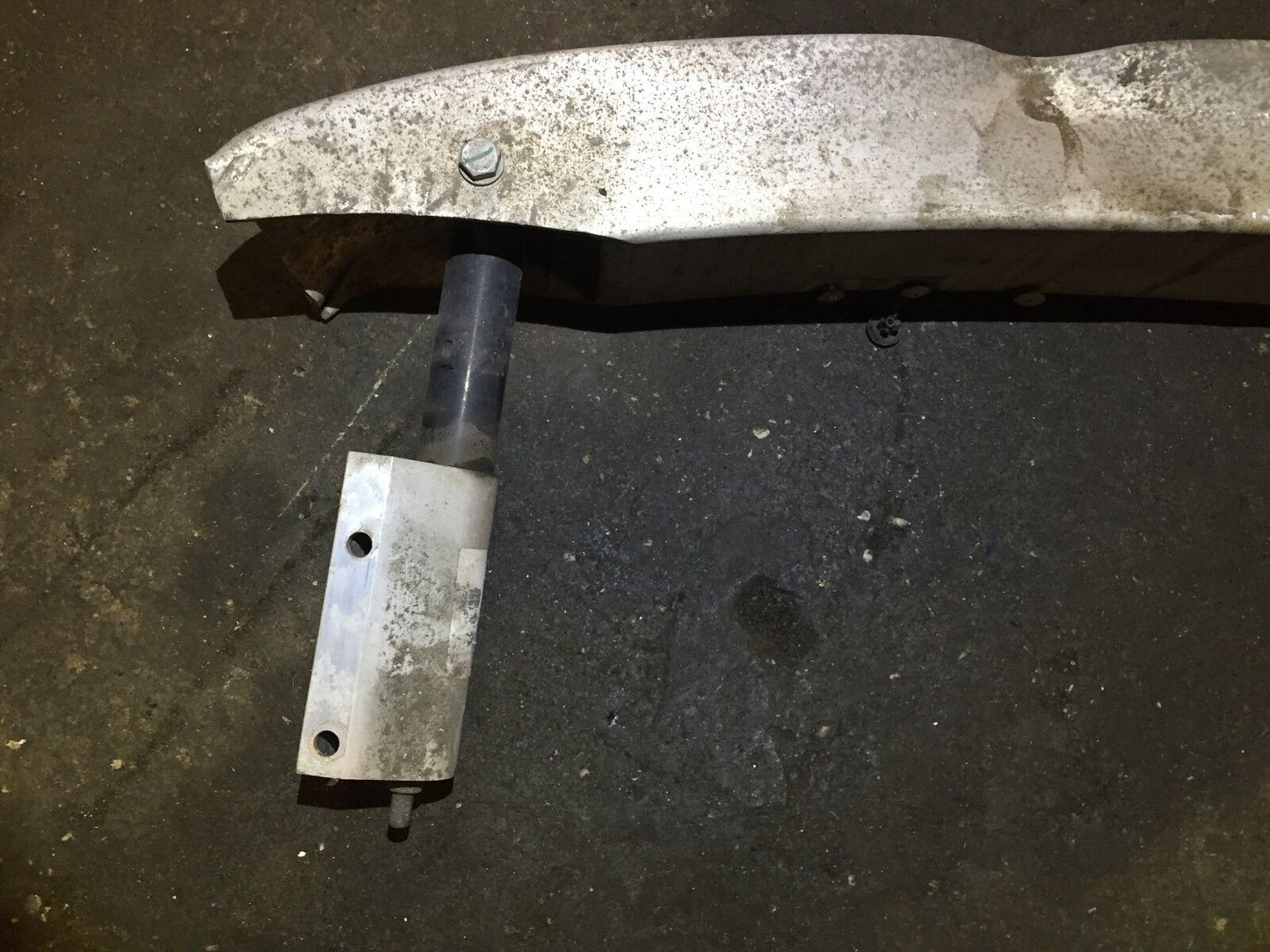 05 06 07 08 Audi A4 B7 Rear Reinforcement Absorber Bar OEM