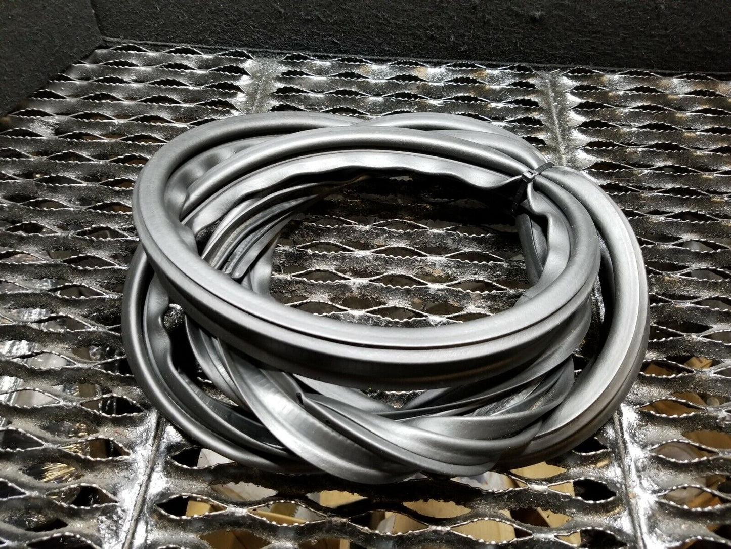 11 12 13 Kia Soul Weatherstrip Seal Trunk Hatch Tailgate OEM