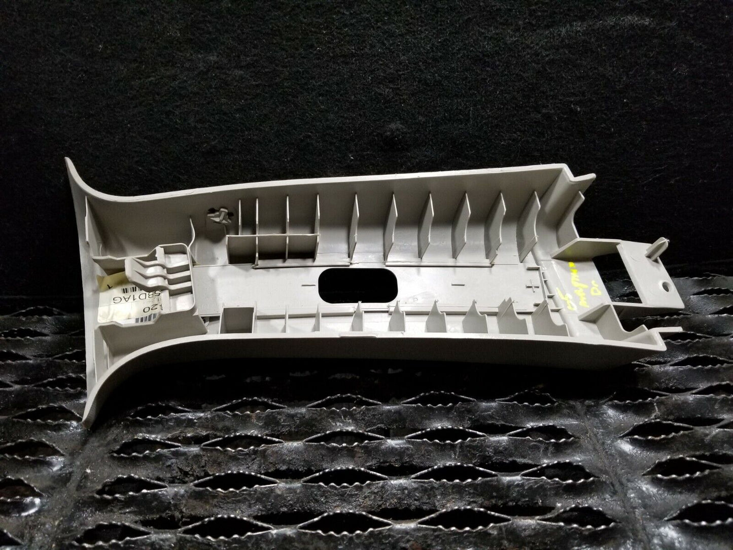 05 06 07 Dodge Magnum Left Driver Side B Pillar Upper Trim Cover OEM