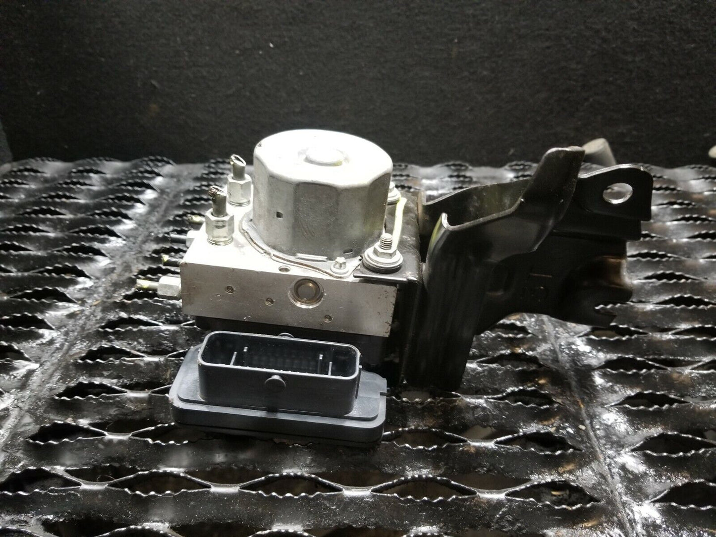 13 14 15 Nissan Altima 2.5l ABS Anti Lock Brake Pump OEM 57k