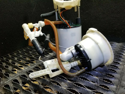 11 12 13 BMW 128i E82 Fuel Pump & Sender Unit OEM