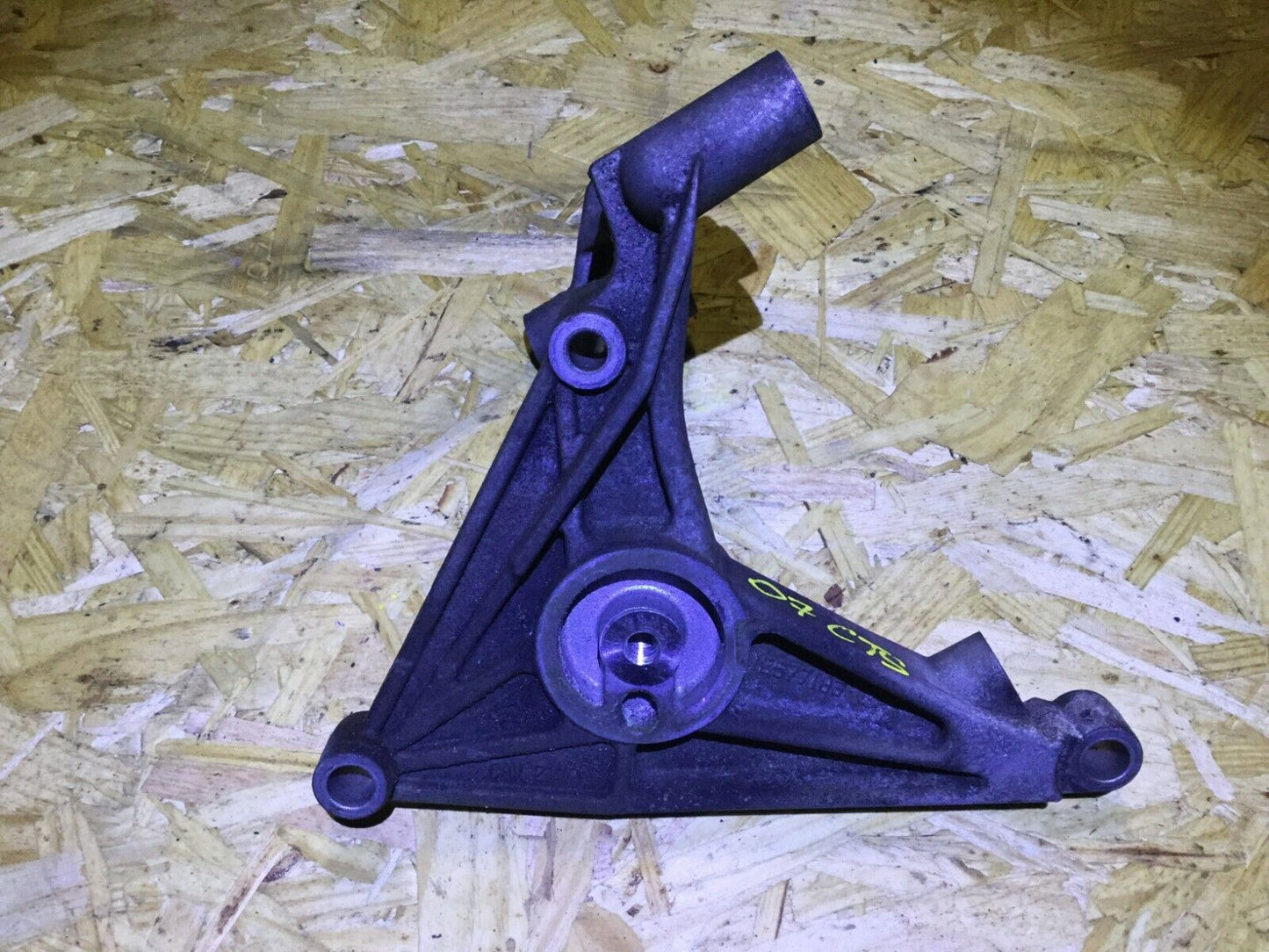 04 05 06 07 Cadillac CTS 2.8l Alternator Support Mounting Bracket OEM