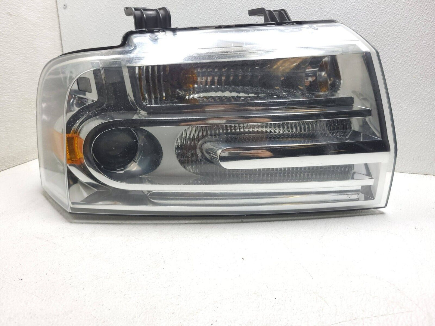 2007 - 2014 Lincoln Navigator Headlight Xenon Right Passenger Side OEM