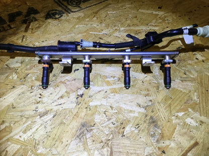 2015 2016 2017 Jeep Renegade 2.4l Fuel Rail 4627120ad OEM